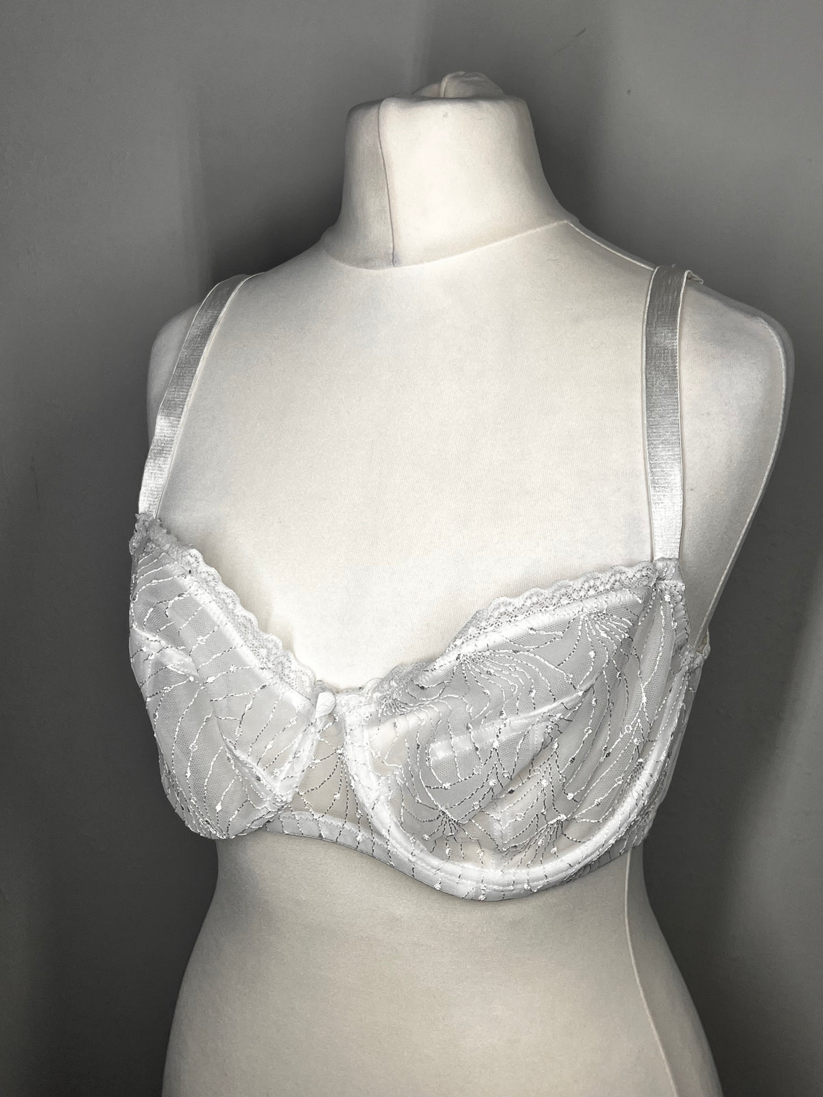 F&F white bra | 36D |sheer detail pre-loved |see-through