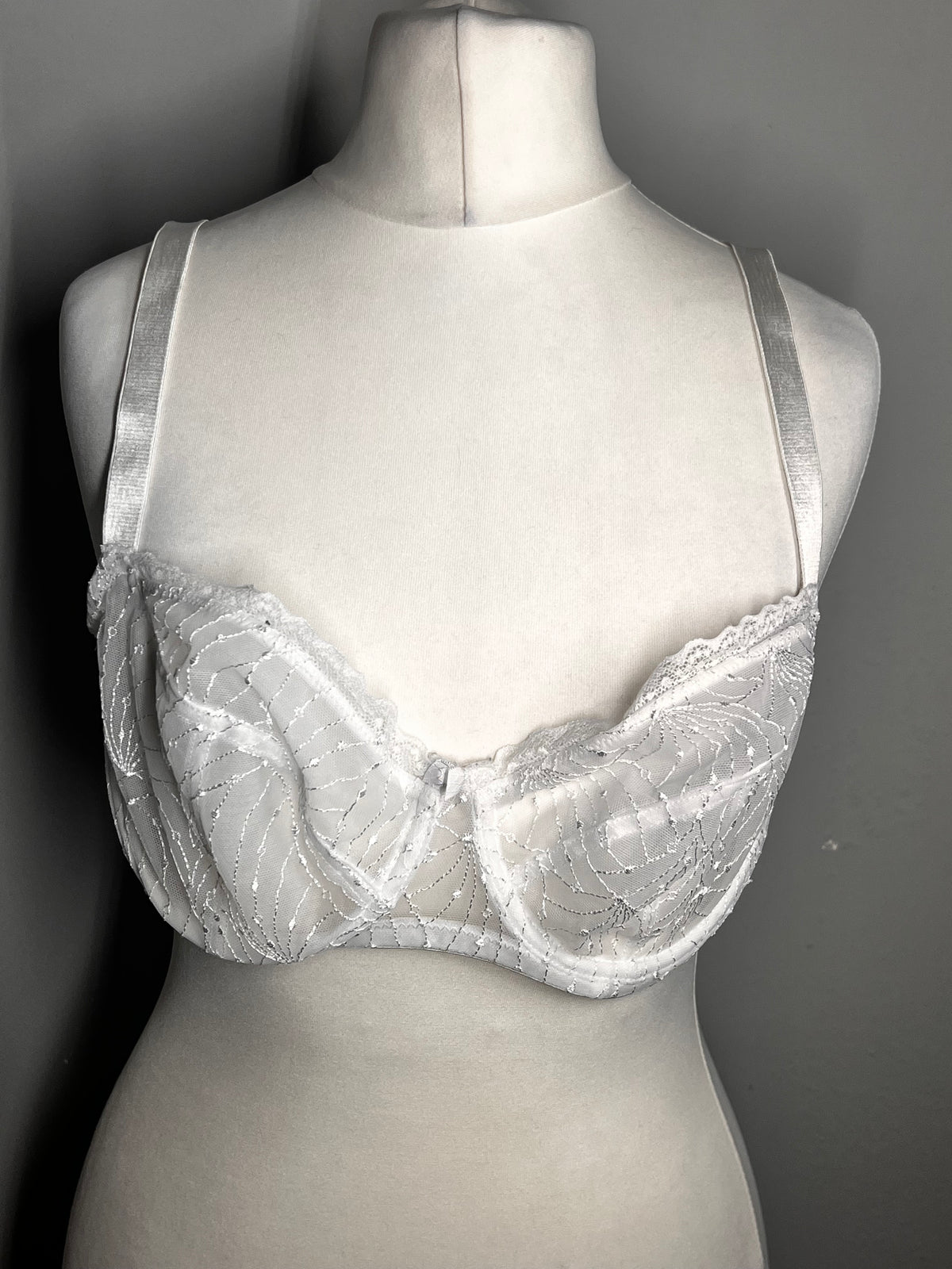 F&F white bra | 36D |sheer detail pre-loved |see-through